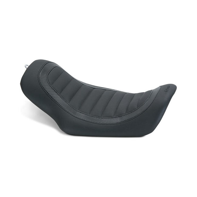 Mustang Solo Seat by Jody Perewitz for Harley 06-17 Dyna (excl. 14-17 Fat Bob) / Black / Carbon Fiber / Tuck n Roll  - Customhoj